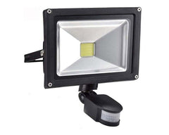 Flood light with wide beam