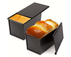 Loaf pan with sturdy construction